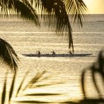 Pirogue dans le lagon en Polynésie