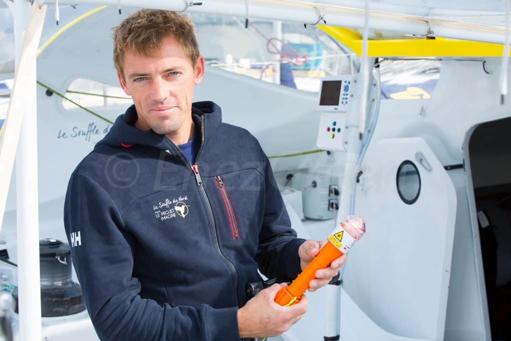 Thomas Ruyant embarque le signale de détresse OdeoFlare MK3 à bord de Souffle du Nord pour participer au Vendée Globe - laetitia Scuiller EnezGreen