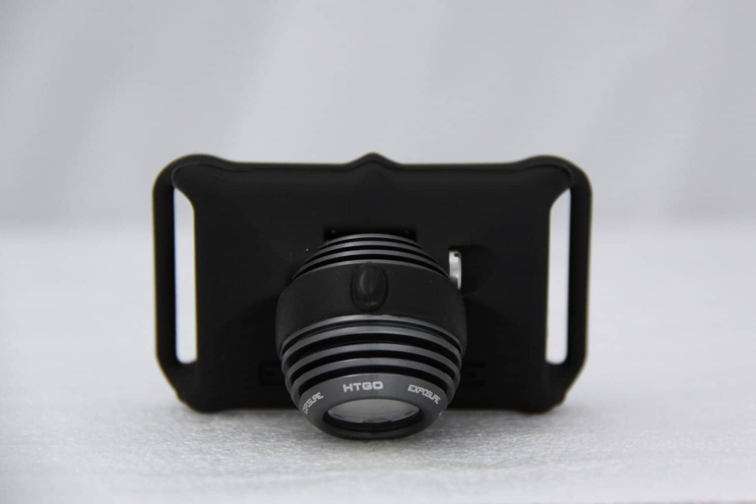 Lampe frontale HTGO idéale pour la course à pied nocturne grâce à son faisceau étroit 18°